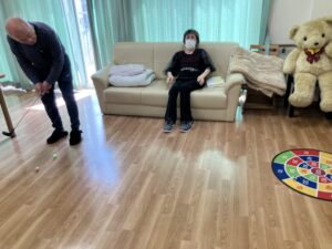 真剣な眼差しで狙いを定めて、、